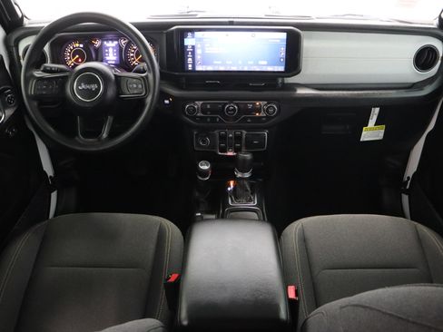 Used 2025 Jeep Gladiator Sport image 29