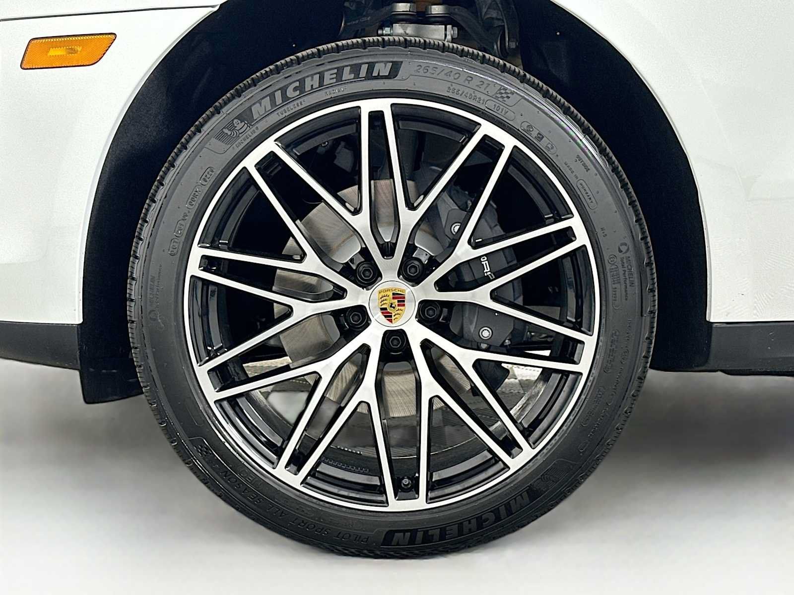 Used 2026 Porsche Macan AWD/4WD image 32
