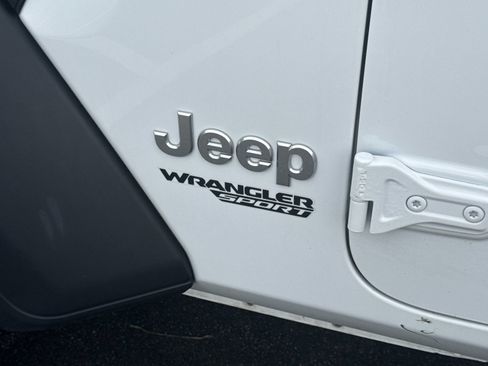 Used 2021 Jeep Wrangler Sport AWD/4WD image 19