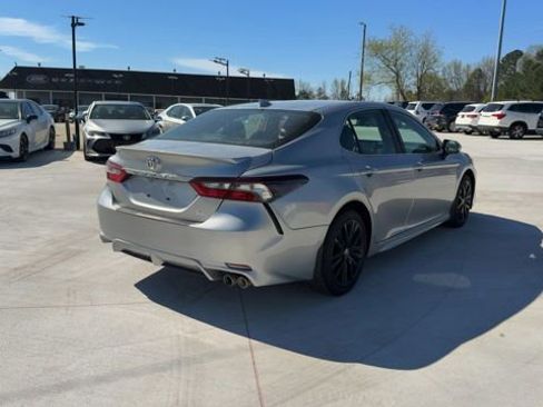 Used 2022 Toyota Camry SE FWD image 2
