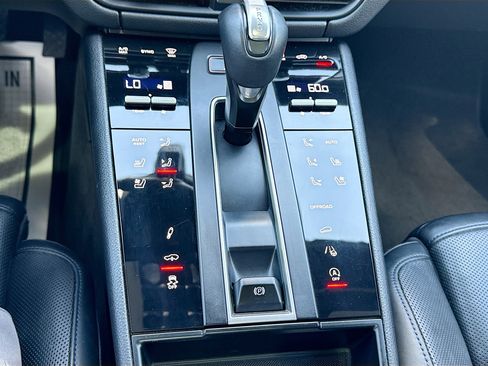Used 2023 Porsche Macan S AWD/4WD image 33