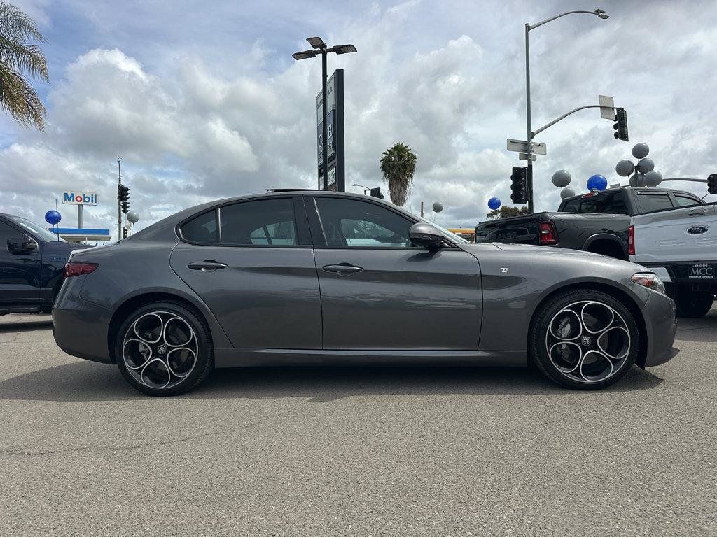 Used 2022 Alfa Romeo Giulia Ti AWD/4WD image 39