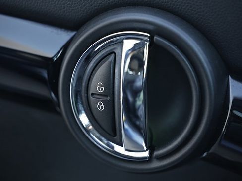 Used 2017 MINI Cooper S image 15