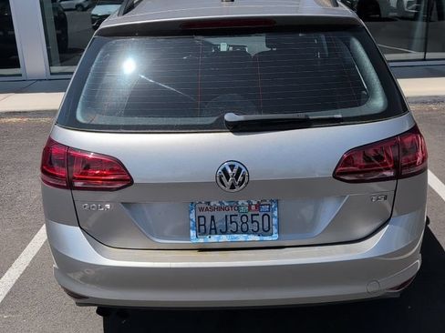 Used 2016 Volkswagen Golf S FWD image 4