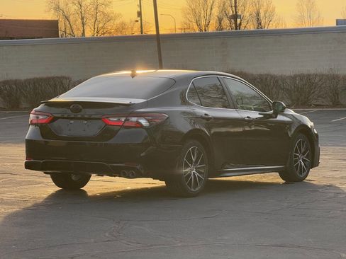 Used 2023 Toyota Camry SE w/ Convenience Package image 5