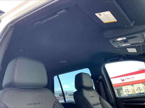 Used 2024 GMC Yukon Denali AWD/4WD image 30