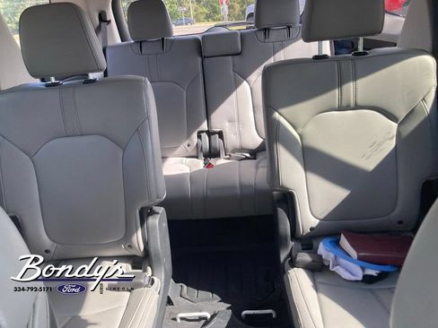 Used 2023 Honda Pilot Touring image 7