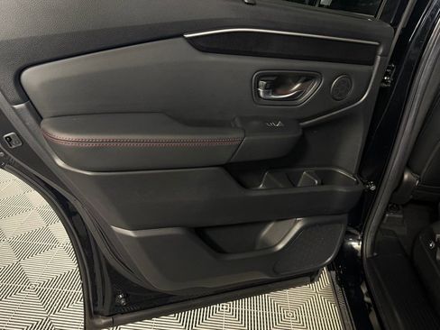 Used 2025 Honda Pilot Black Edition image 27