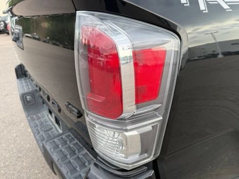 Used 2021 Toyota Tacoma TRD Off-Road w/ Technology Package AWD/4WD image 12