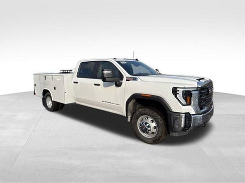 New 2025 GMC Sierra 3500 Pro w/ Convenience Package AWD/4WD image 2