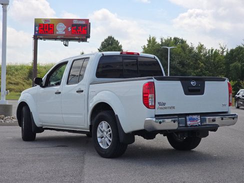 Used 2014 Nissan Frontier SV w/ SV Value Truck Package RWD image 6