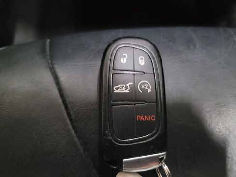Used 2014 Jeep Cherokee Trailhawk w/ Comfort/Convenience Group AWD/4WD image 32