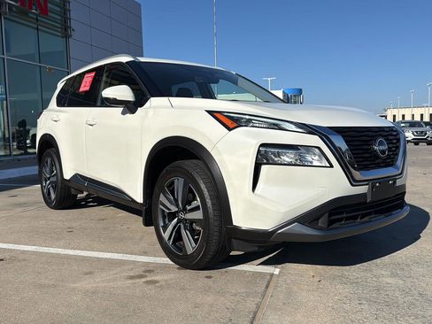 Used 2023 Nissan Rogue SL image 5