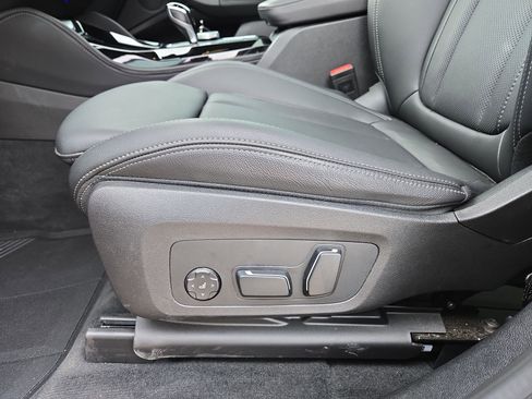 Certified 2025 BMW X4 xDrive30i image 17