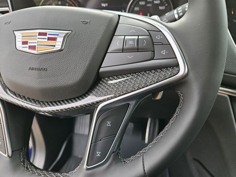 New 2025 Cadillac XT5 Sportv w/ LPO, Blue Accent Package image 32