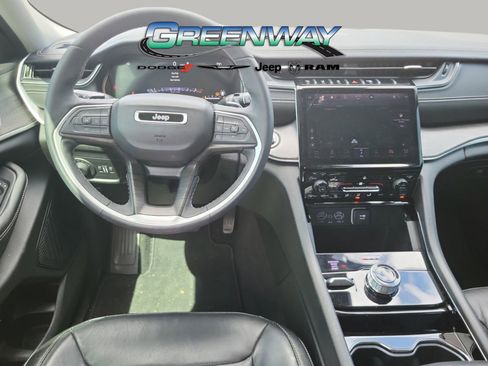 Used 2023 Jeep Grand Cherokee Limited w/ Black Appearance Package image 13