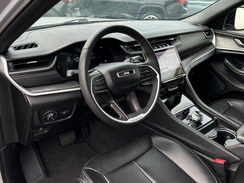 Used 2024 Jeep Grand Cherokee L Limited w/ Luxury Tech Group II image 17