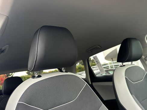 New 2026 Volkswagen Taos SE image 16