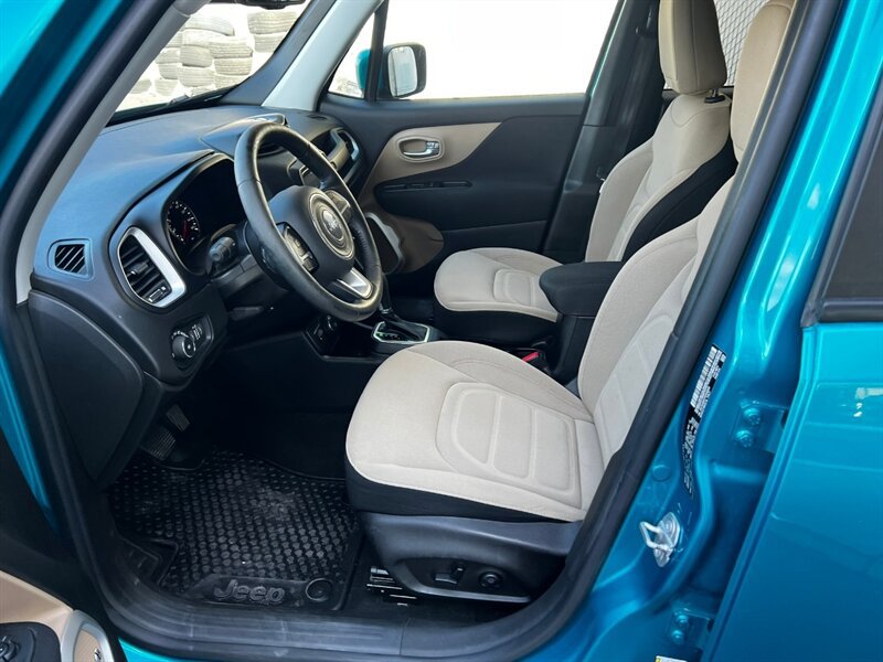 Used 2019 Jeep Renegade Latitude w/ Safety & Security Group II AWD/4WD image 13