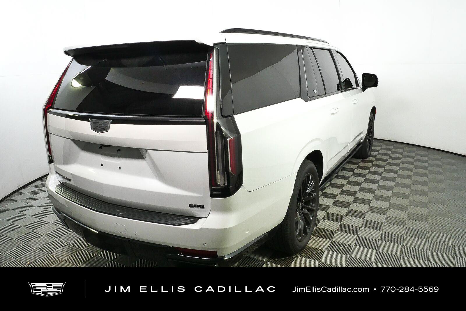 Used 2023 Cadillac Escalade ESV Sport Platinum w/ LPO, ONYX Package AWD/4WD image 3