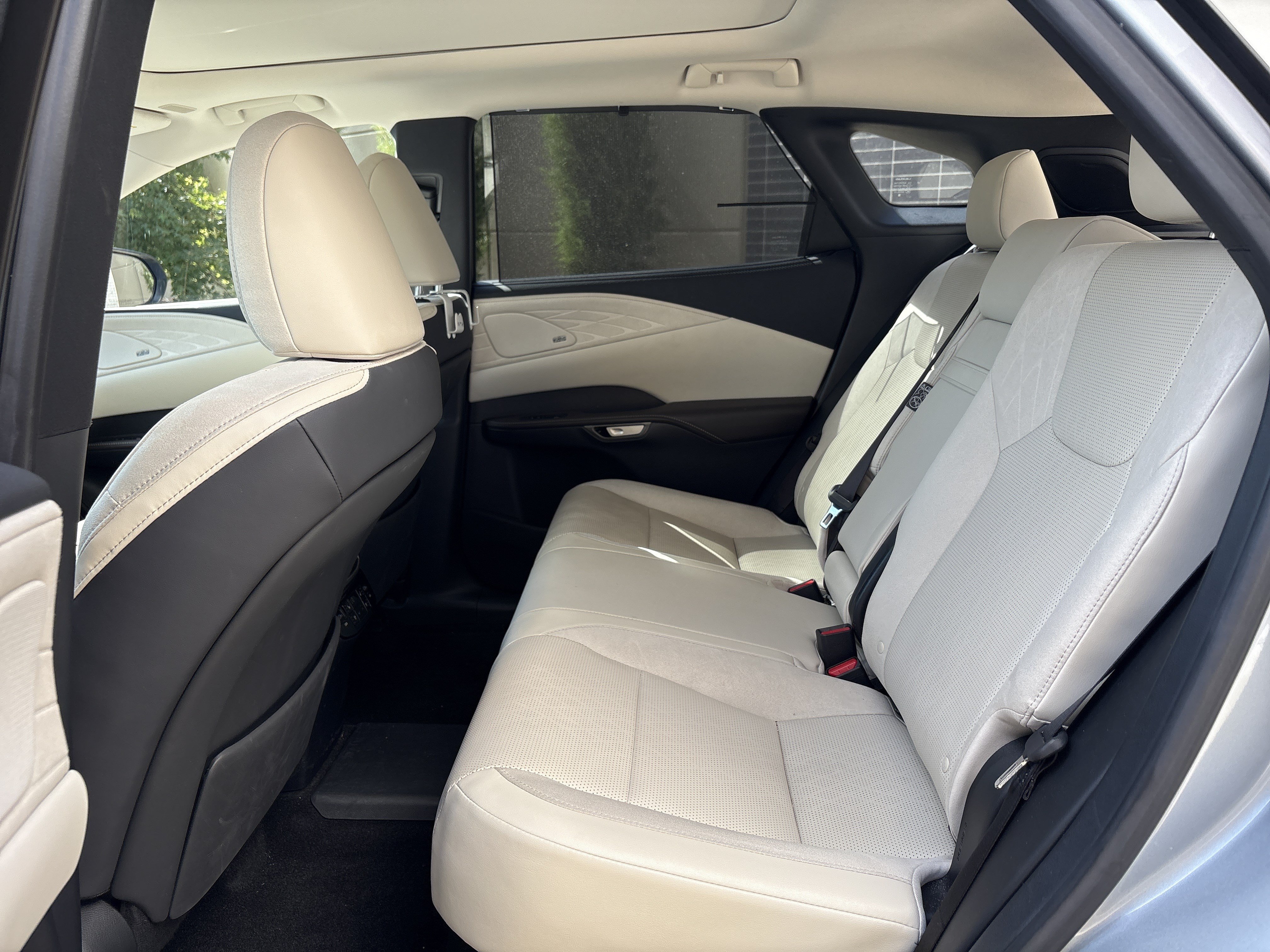 Used 2025 Lexus RX 450h AWD w/ Convenience Package image 19