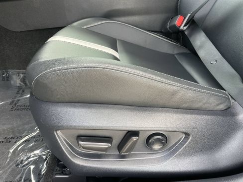 Used 2025 Toyota Camry SE w/ Convenience Package FWD image 20