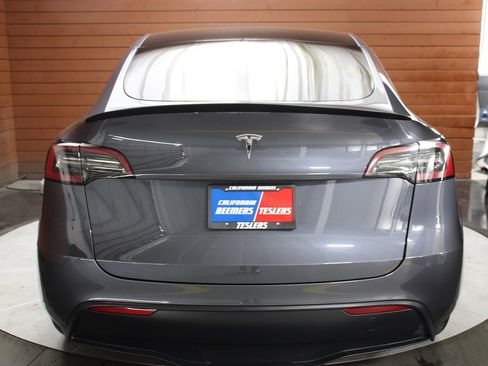 Used 2023 Tesla Model Y Performance image 12