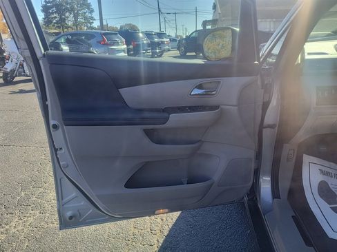 Used 2016 Honda Odyssey SE image 18