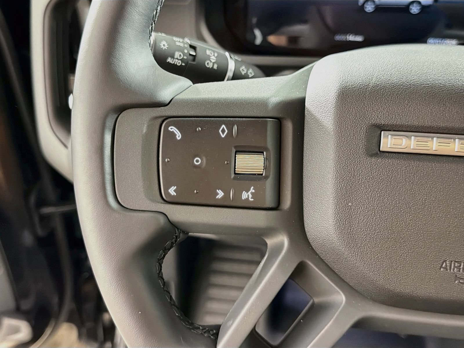 New 2026 Land Rover Defender 130 X-Dynamic SE AWD/4WD image 12