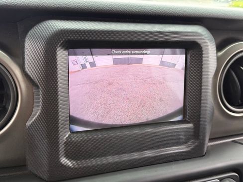 Used 2019 Jeep Wrangler Unlimited Sport S AWD/4WD image 19