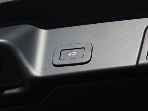 Used 2025 Land Rover Range Rover Evoque Dynamic SE image 13