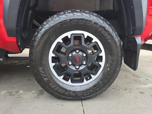 Used 2024 Toyota Tacoma TRD Off-Road AWD/4WD image 34