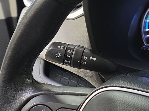 Used 2020 Toyota RAV4 XLE image 29