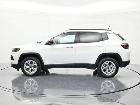 Used 2025 Jeep Compass Latitude AWD/4WD image 8
