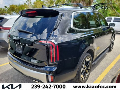 Used 2024 Kia Telluride EX w/ EX Captain's Chair Package image 9