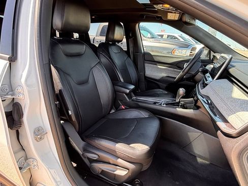 Used 2023 Jeep Compass Latitude w/ Sun and Sound Group AWD/4WD image 29