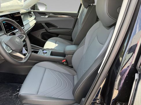 New 2025 Volkswagen Tiguan SE image 15