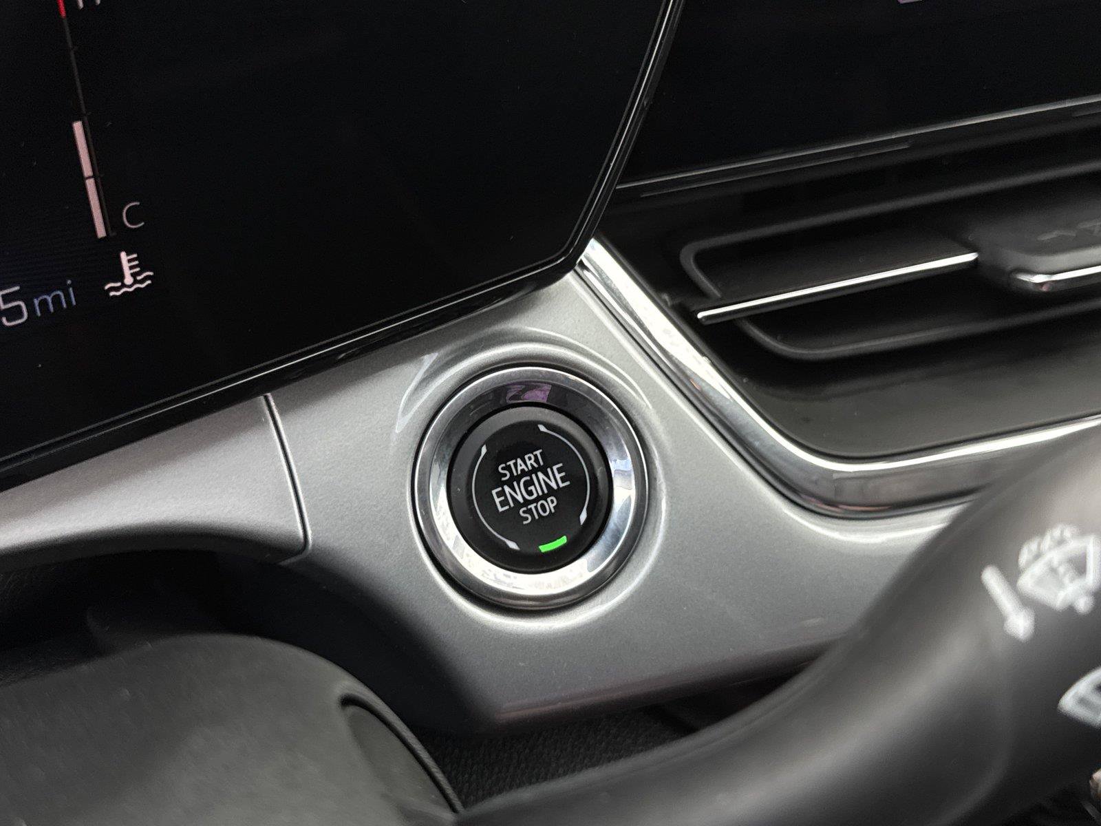 Used 2025 Chevrolet Trax LT w/ LT Convenience Package FWD image 24