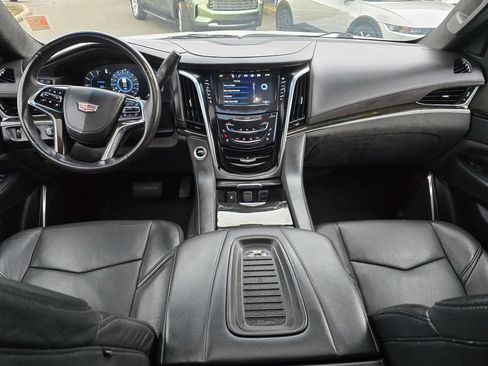 Used 2019 Cadillac Escalade ESV Platinum AWD/4WD image 19