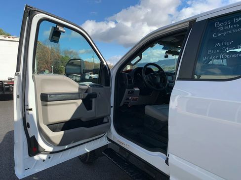 Used 2019 Ford F550 4x4 SuperCab Super Duty image 9