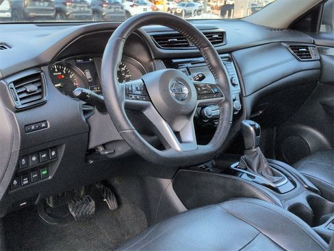 Used 2020 Nissan Rogue SL w/ Premium Package image 9