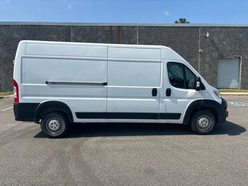 Used 2024 RAM ProMaster 2500 w/ Convenience Group FWD image 8