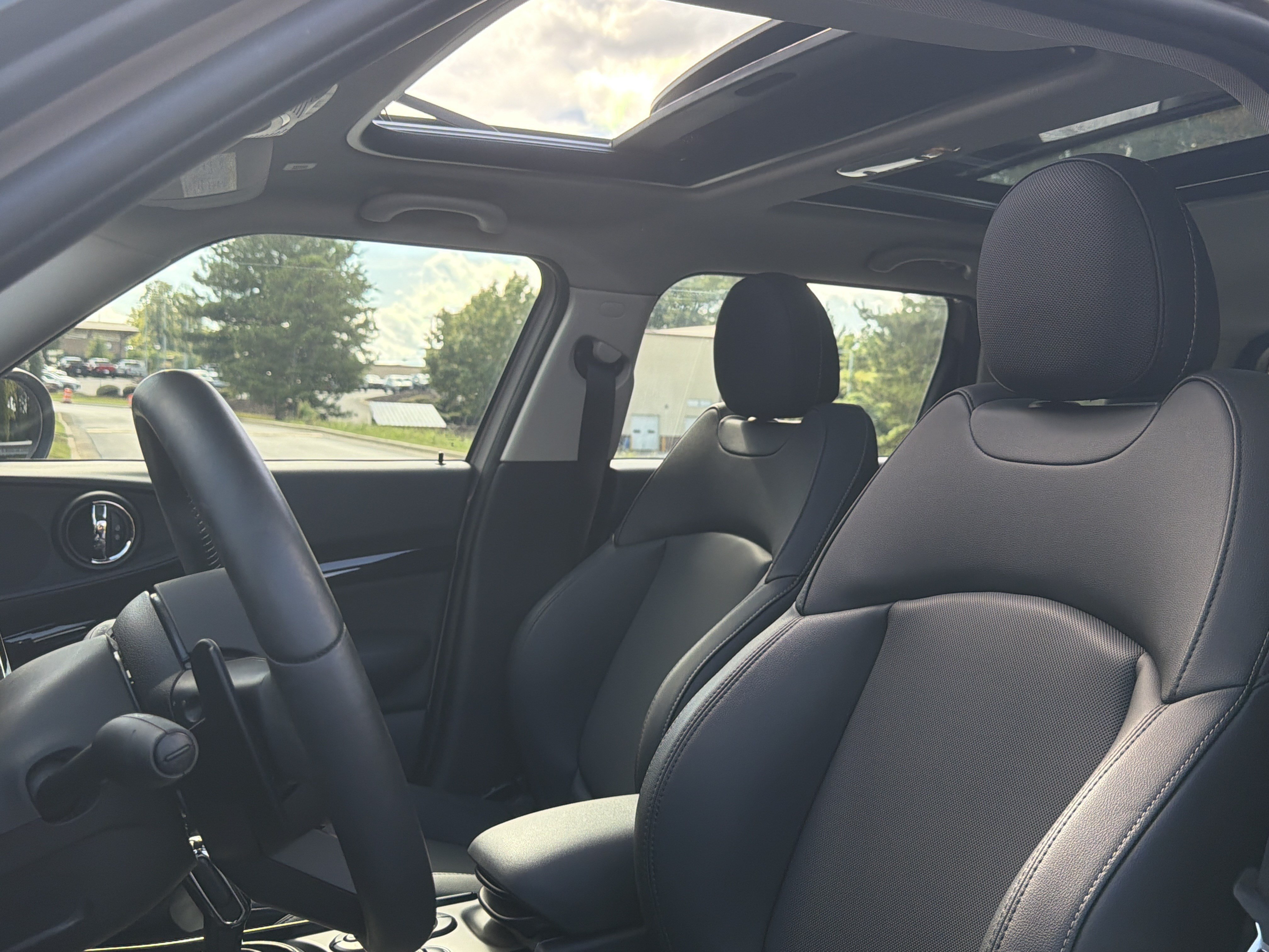 Certified 2024 MINI Cooper Clubman S FWD image 7