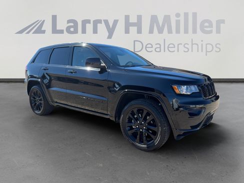 Used 2020 Jeep Grand Cherokee Altitude AWD/4WD image 7