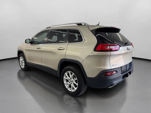 Used 2015 Jeep Cherokee Latitude w/ Cold Weather Group AWD/4WD image 7