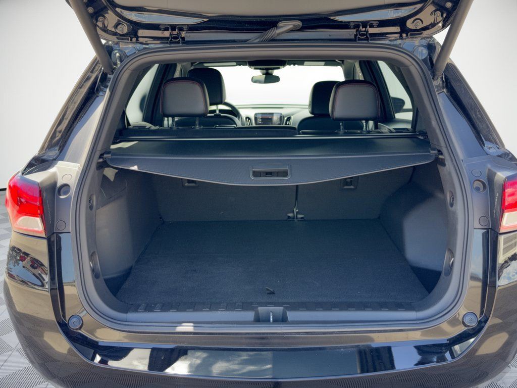 Used 2023 Chevrolet Equinox RS FWD image 28