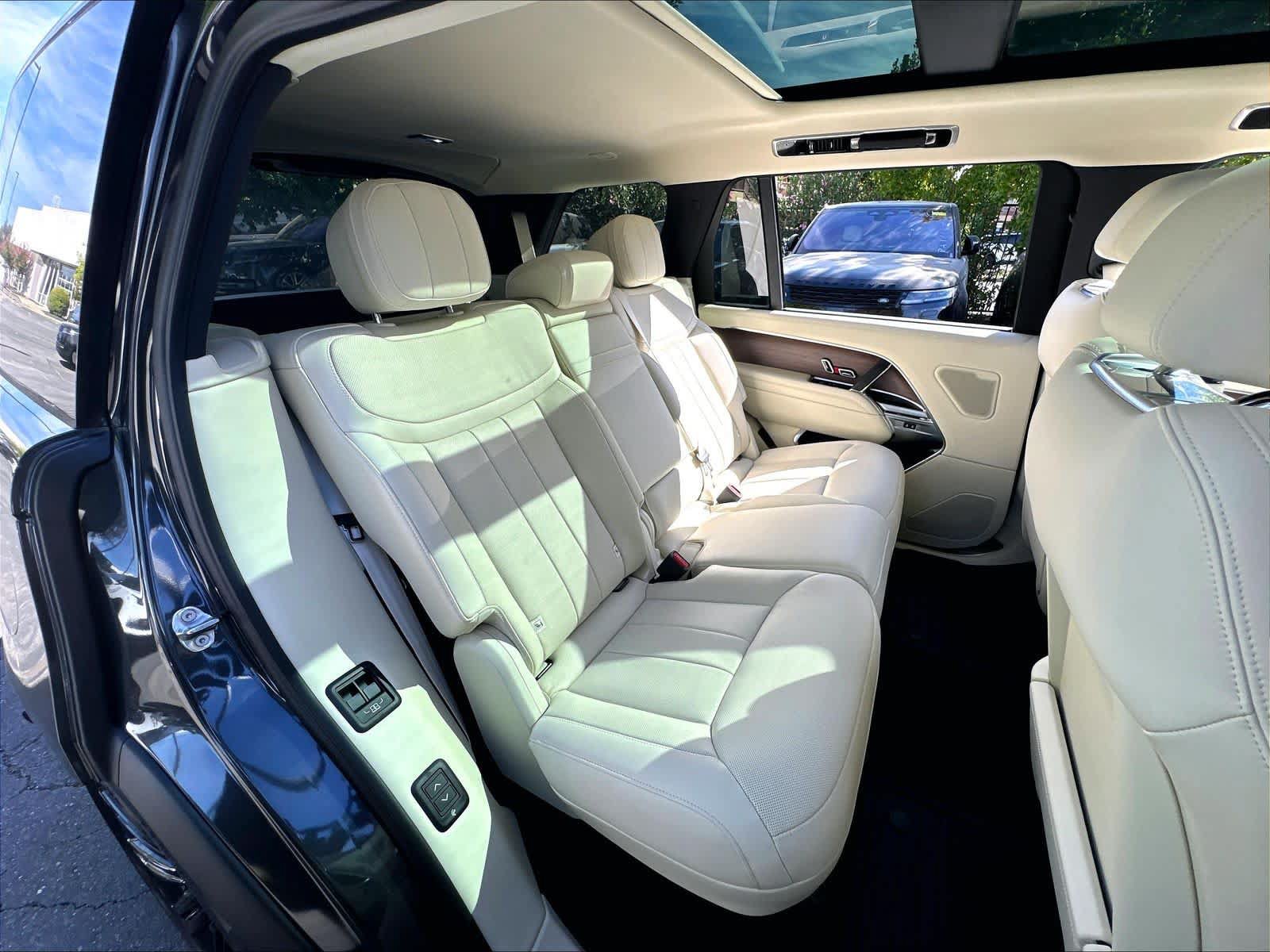 New 2026 Land Rover Range Rover Long Wheelbase SE AWD/4WD image 27