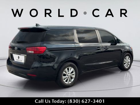 Used 2018 Kia Sedona L FWD image 3