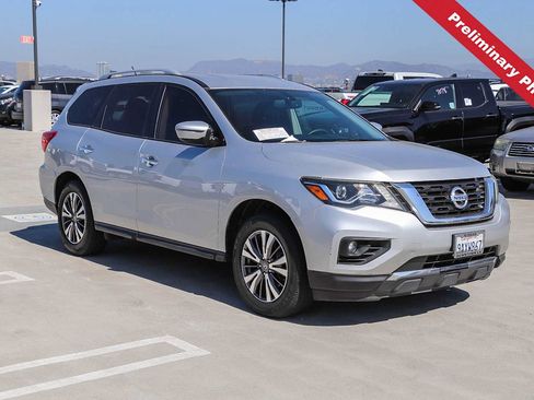 Used 2017 Nissan Pathfinder SV FWD image 3