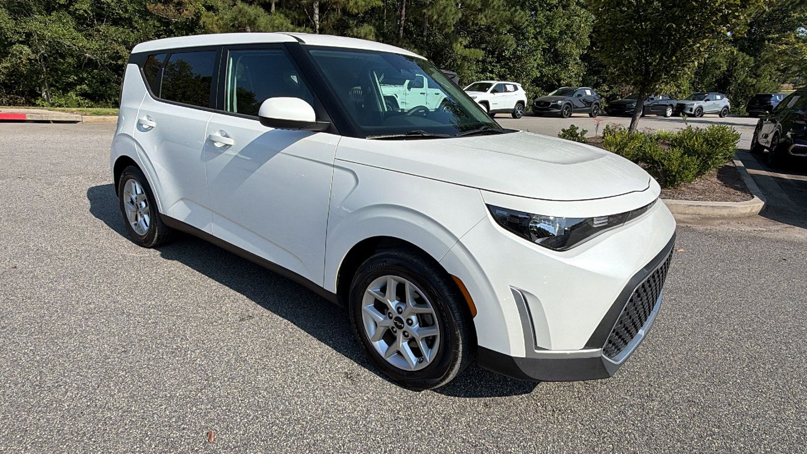 Used 2023 Kia Soul LX w/ LX Technology Package FWD image 5